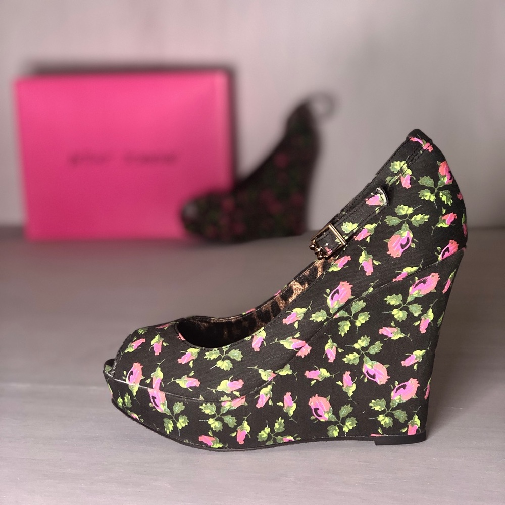 Betsey Johnson Rose Print Wedge Sandals. - Picture 1 of 5